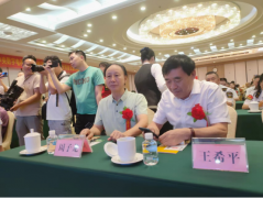 “全国法治企业高峰论坛”在邕落幕